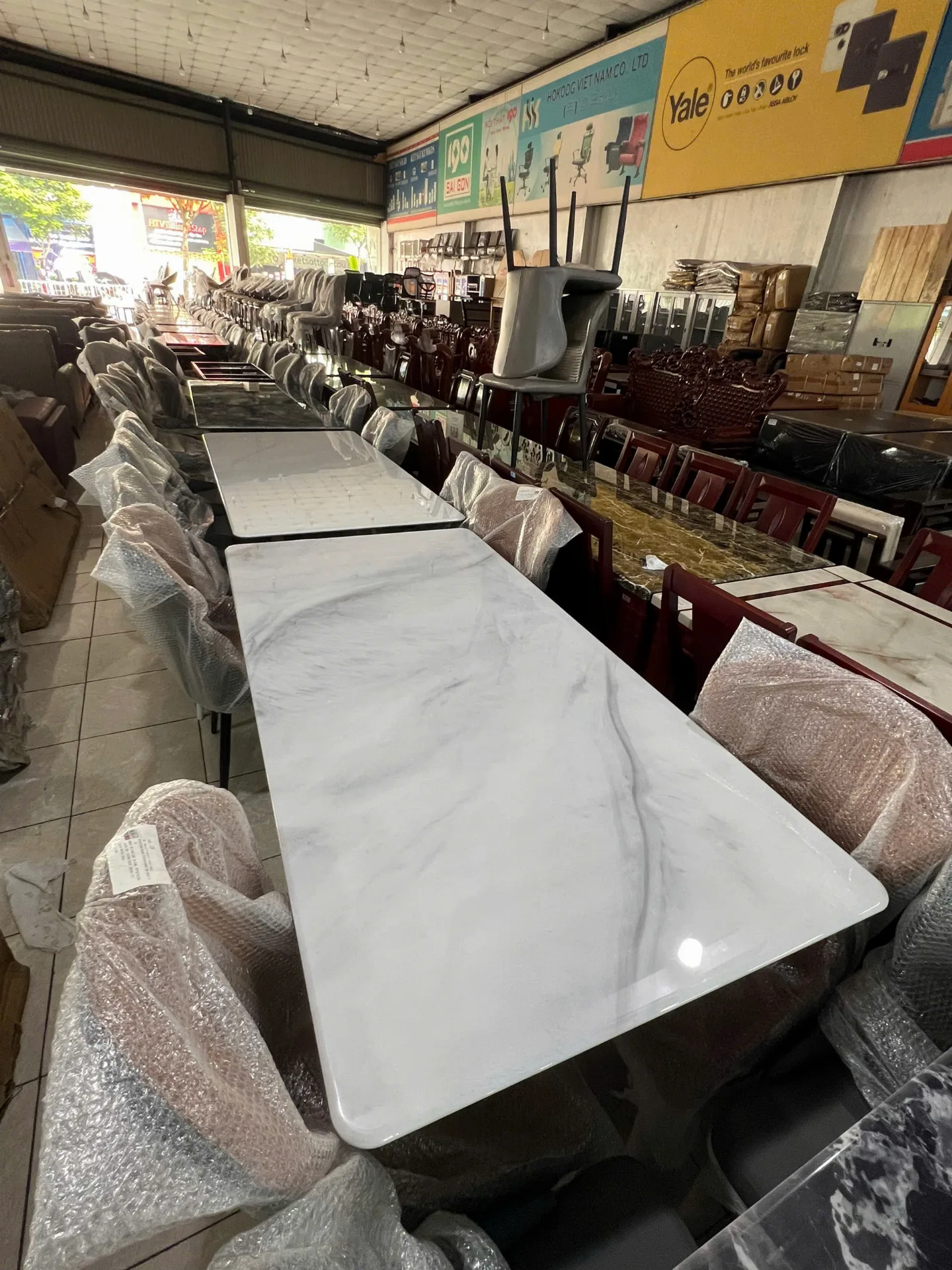Bàn đá thạch cao cấp 1m8 